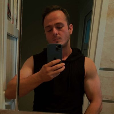 B E Y's profile picture