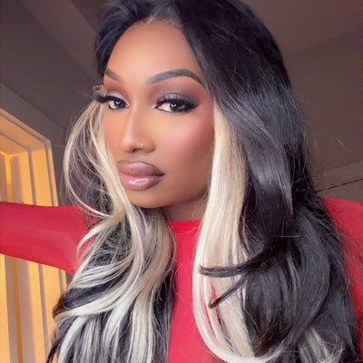 officialmeekadoll's profile picture