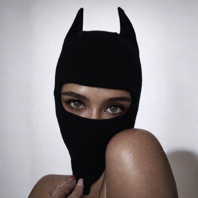 Angela Nikolau 🐈⬛'s profile picture