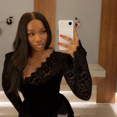 _ellaru's profile picture