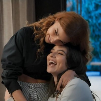 Sapphic 🩷💜🤍's profile picture