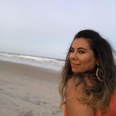 Mari Tavares | 🧙🏻♀️🥂 🐉's profile picture