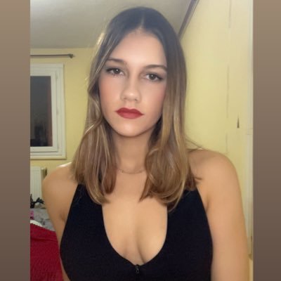 Divinité Mimie 🥀's profile picture
