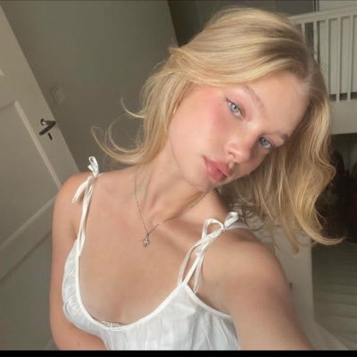 𝑅𝒪𝒵❄️'s profile picture