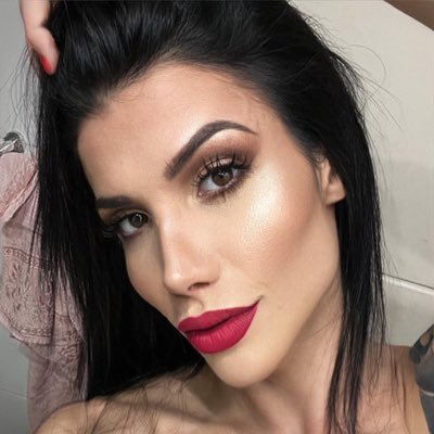Victoria Carvalho oficial's profile picture