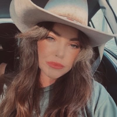 🏈 emily🌲's profile picture