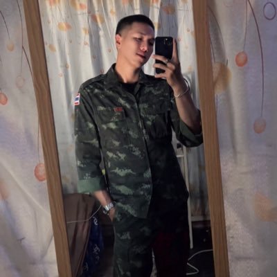 i.'s profile picture