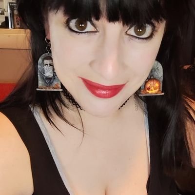 BethLovesHorror's profile picture