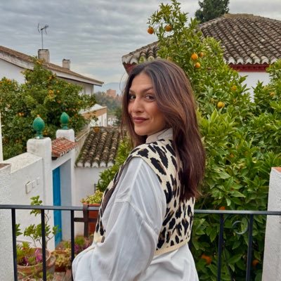 larabeeme's profile picture