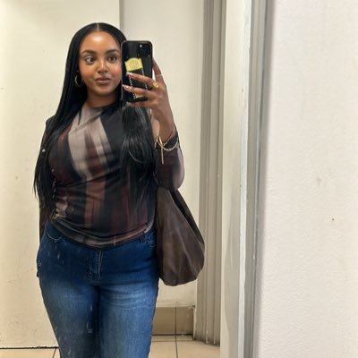 👩🏽🎨's profile picture