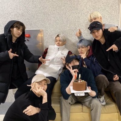 VICTONLOOK's profile picture
