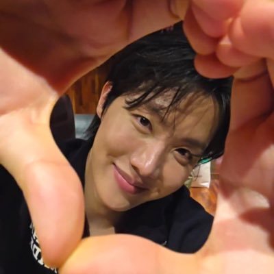 k ⊙⊝⊜ . . 🪭's profile picture
