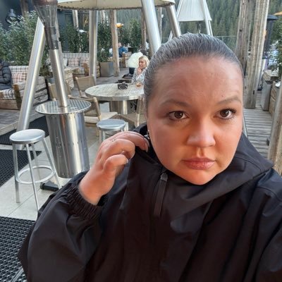 типова домогосподарка's profile picture