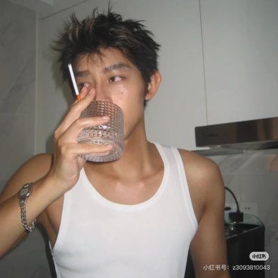 zzrlookatme's profile picture