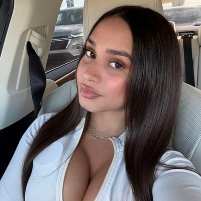 BZYLARIANE's profile picture