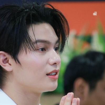 e m i 🎸🦈 REST's profile picture