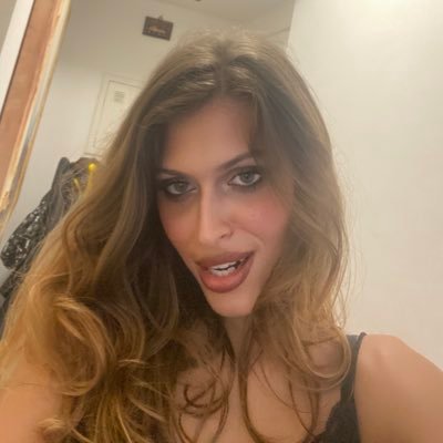female dennis reynolds's profile picture