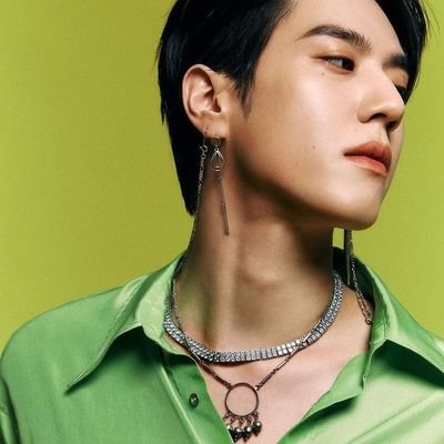 ✦ lia saw yugyeom's profile picture