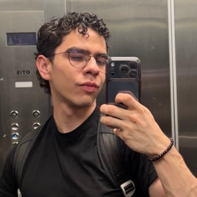 emi anaya's profile picture