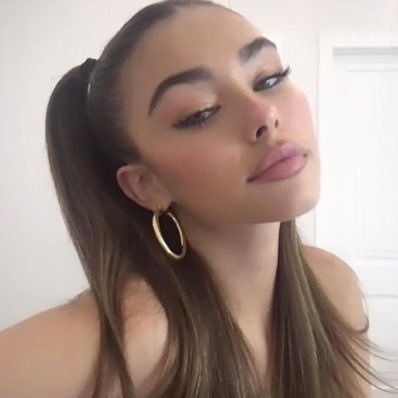 sophie 𑣿 ꕤ held madison’s hand's profile picture