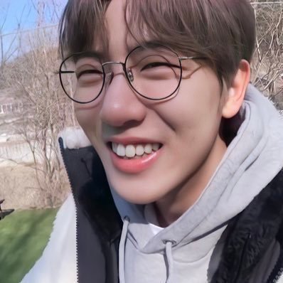 s u p e r h e r o 💛's profile picture