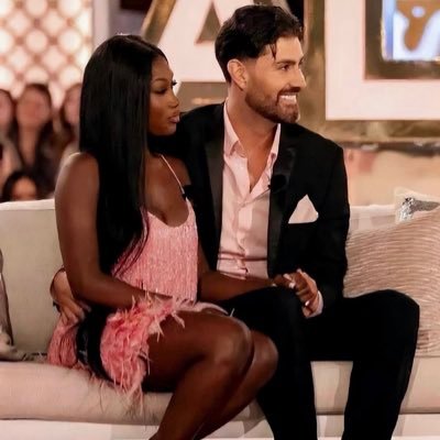 Scott + Leanne Updates's profile picture