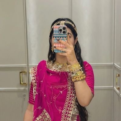 R A S H M I K A's profile picture