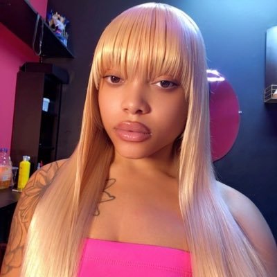 yellowbarbieee's profile picture