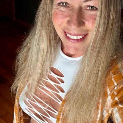 FarmGirlAfterDark's profile picture