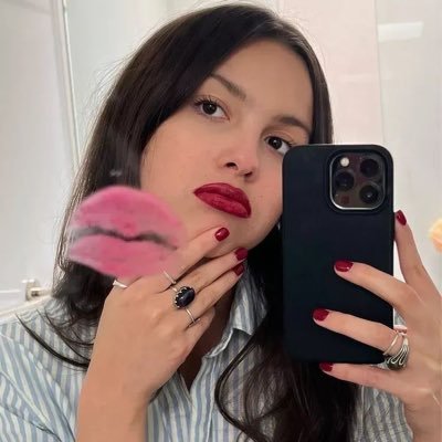 clqireisme's profile picture