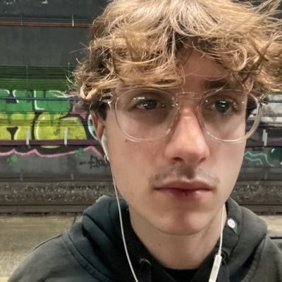 víctor's profile picture