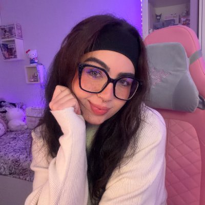 r 𓆩ᗢ𓆪 ☁️'s profile picture