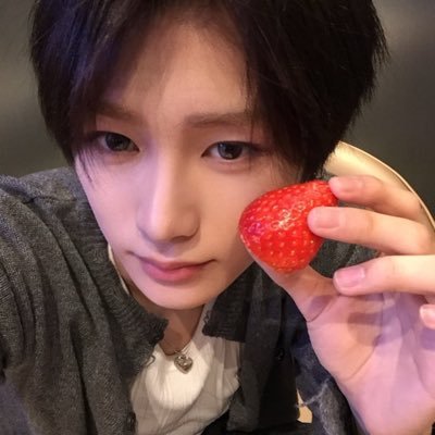 model ໒꒱⋆ ( learn )'s profile picture