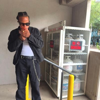 sllutmeoutjojo's profile picture