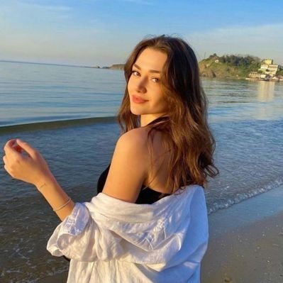 Esra's profile picture