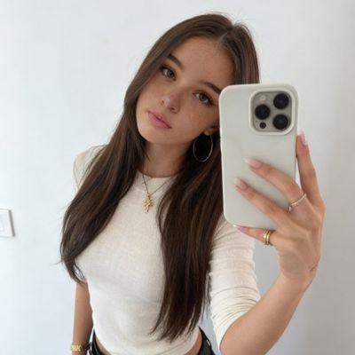 Emily ✩'s profile picture