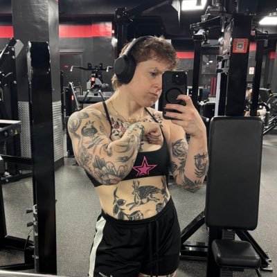 lesbian lifts's profile picture
