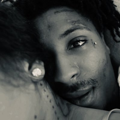 NINI :)'s profile picture