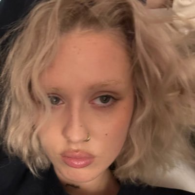 u n e g r o s s e b o l o s s a's profile picture