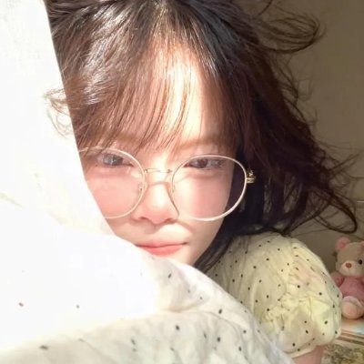 iu's profile picture