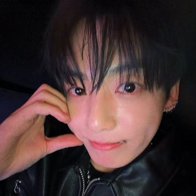 𝐿𝑎𝑟𝑖⁷ 🐰VAI VER O BTS 🪭's profile picture
