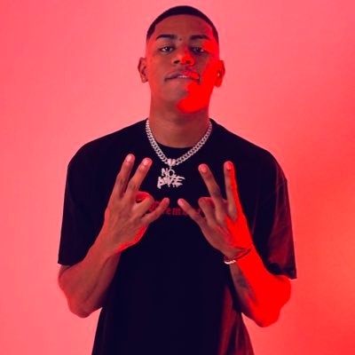 sh's profile picture