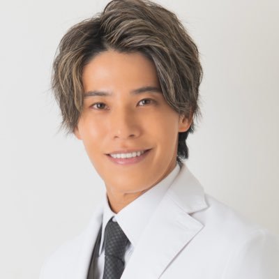 名倉俊輔 輪郭•若返りの美容外科's profile picture