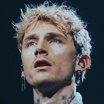 kristenESTXX 🚬's profile picture