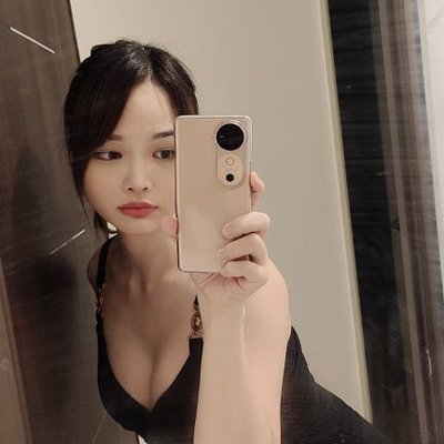 Vivianrose1213's profile picture