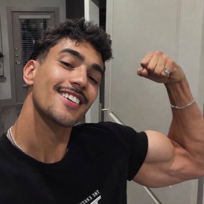 robin's profile picture