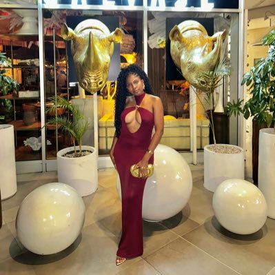 𝑴𝒆𝒆𝒏𝒂𝒉💛's profile picture