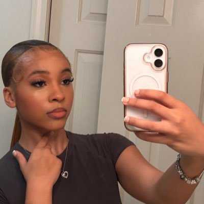 😍's profile picture