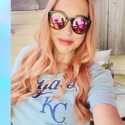 👑 Danielle - bad decisions & baseball ⚾'s profile picture