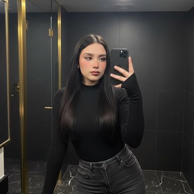 feyza 🪢's profile picture